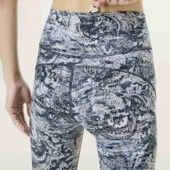 Lululemon In Movement Leggings 4 Blue Gray Paisley 7/8 Athletic Gym Workout - Picture 3 of 13